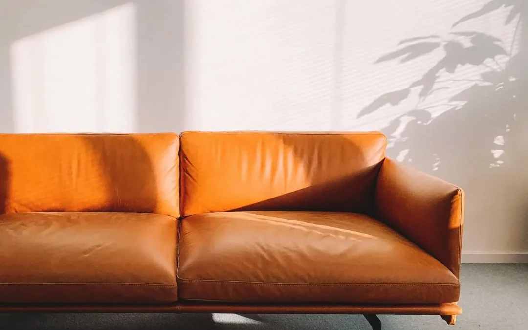 Ventajas de usar muebles de cuero en hogares modernos.